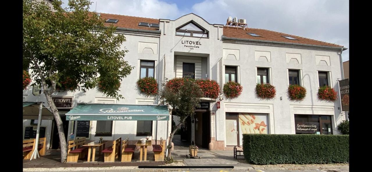 Hotel Litovel Komárno Exterior foto