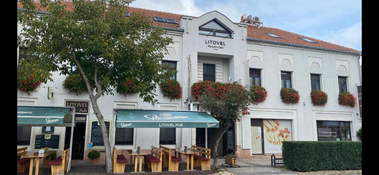 Hotel Litovel Komárno Exterior foto