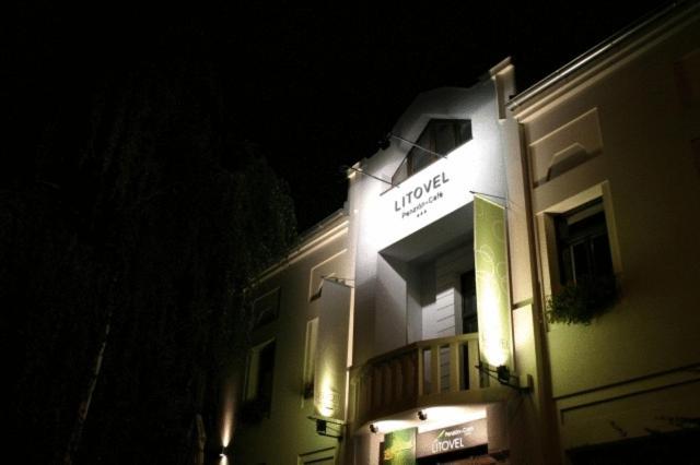 Hotel Litovel Komárno Exterior foto